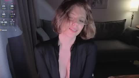 Snapshot of missvikiki chatting on 07.12.26 Polly online show from 07.12.26