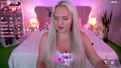 Snapshot of missyymartinezz chatting on 10.22.25 Amely online show from 10.22.25