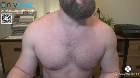 Snapshot of mister_dilf chatting on 01.31.25 MISTER DILF online show from 01.31.25