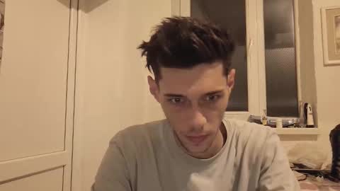 MisteriosoXragazzoX online show from 11.18.25