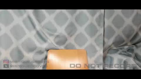 Snapshot of mistique_groves chatting on 10.09.25 Mistique Groves online show from 10.09.25