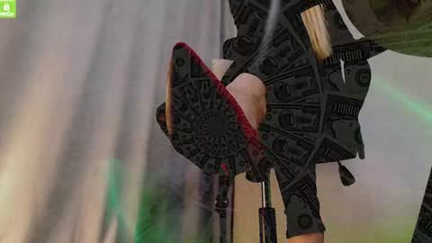 Snapshot of mistress__alice_ chatting on 02.15.26 Mistress Alice online show from 02.15.26