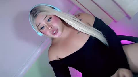 Snapshot of mistress_marta69 chatting on 11.24.25 mistress_marta69 online show from 11.24.25