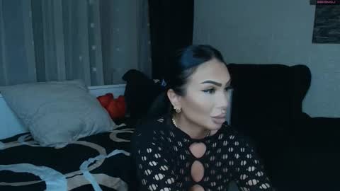 Snapshot of mistress_meryem chatting on 06.25.26 mistress_meryem online show from 06.25.26