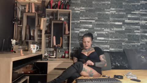 Snapshot of mistress_mirybossy chatting on 02.07.25 Mistress Mirybossy online show from 02.07.25
