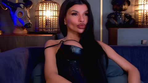 Elenia online show from 04.21.26