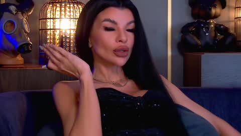 Elenia online show from 04.22.26