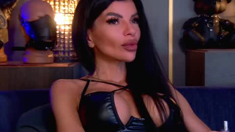 Elenia online show from 05.11.26