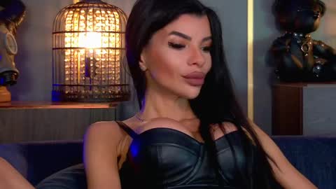 Elenia online show from 05.18.26