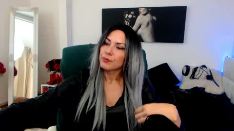 Snapshot of mistressevelyn_ chatting on 12.05.24 MistressEvelyn online show from 12.05.24