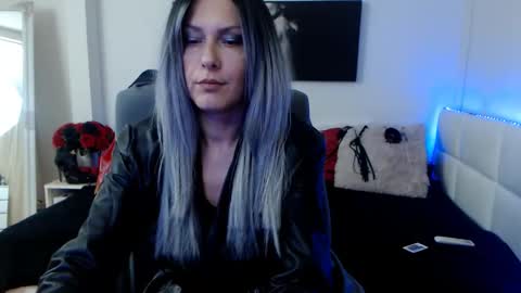 Snapshot of mistressevelyn_ chatting on 01.22.25 MistressEvelyn online show from 01.22.25