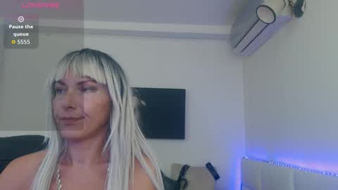Snapshot of mistressevelyn_ chatting on 09.27.25 MistressEvelyn online show from 09.27.25