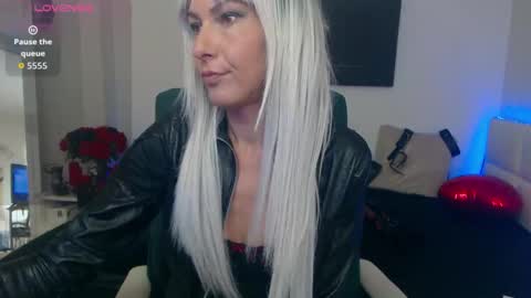 Snapshot of mistressevelyn_ chatting on 09.30.25 MistressEvelyn online show from 09.30.25