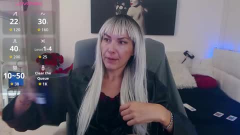 Snapshot of mistressevelyn_ chatting on 10.13.25 MistressEvelyn online show from 10.13.25