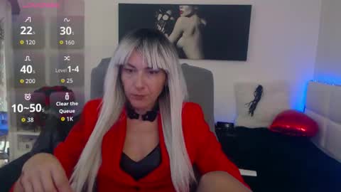 Snapshot of mistressevelyn_ chatting on 10.22.25 MistressEvelyn online show from 10.22.25