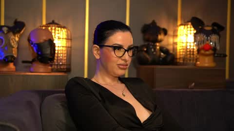 Snapshot of mistresskellykent chatting on 05.07.26 Mistress Kelly online show from 05.07.26