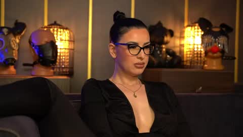 Snapshot of mistresskellykent chatting on 05.08.26 Mistress Kelly online show from 05.08.26