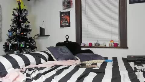 Snapshot of mistresslynn13 chatting on 12.25.24 MistressLynn online show from 12.25.24