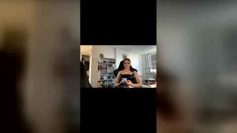 Snapshot of mistressviolet_ chatting on 06.01.26 Mistress Violet online show from 06.01.26