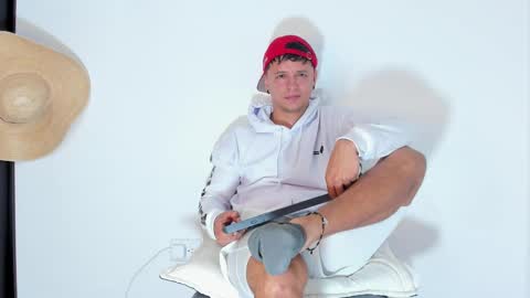 Snapshot of mitchellburns chatting on 02.15.25 mitchell online show from 02.15.25