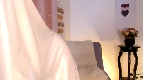 Snapshot of mitsuri_7777 chatting on 12.13.24 Liaaaaaaaa online show from 12.13.24