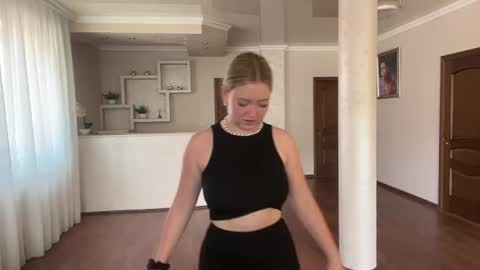 Snapshot of mitzihinajosa chatting on 07.24.26 Mia online show from 07.24.26