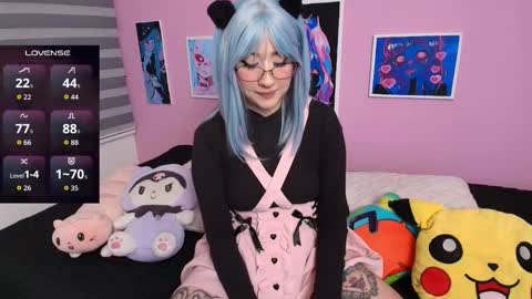 Snapshot of miwaviolet chatting on 09.19.25  Miwa Violet  online show from 09.19.25