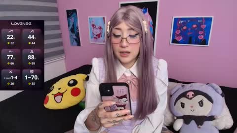 Snapshot of miwaviolet chatting on 09.22.25  Miwa Violet  online show from 09.22.25