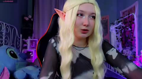 Snapshot of mizukinoyoru chatting on 02.14.25 Mizuki online show from 02.14.25