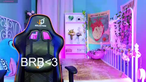 Snapshot of mizukinoyoru chatting on 02.17.25 Mizuki online show from 02.17.25