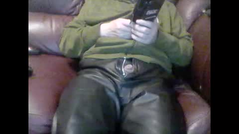 Snapshot of ml1968 chatting on 10.10.25 Leather Pants online show from 10.10.25