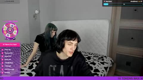 Snapshot of mmeeowww chatting on 04.26.26 Tim and Lisa Simon and Luna online show from 04.26.26