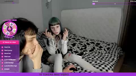Snapshot of mmeeowww chatting on 05.01.26 Tim and Lisa Simon and Luna online show from 05.01.26
