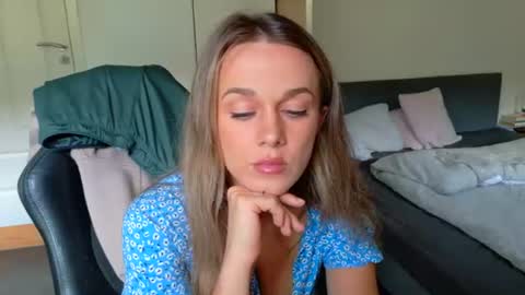 mmminnie online show from 07.08.26