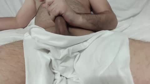 Snapshot of mo0085 chatting on 04.12.26 Laith online show from 04.12.26