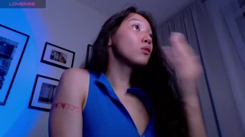 Snapshot of moana_blu chatting on 01.11.25 moana online show from 01.11.25