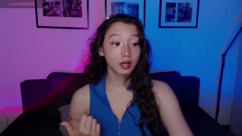 Snapshot of moana_blu chatting on 01.18.25 moana online show from 01.18.25