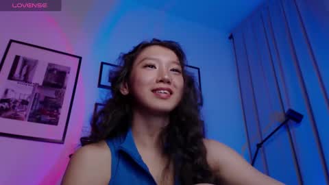 Snapshot of moana_blu chatting on 01.18.25 moana online show from 01.18.25