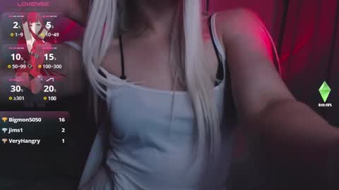 Snapshot of moana_blu chatting on 03.07.25 moana online show from 03.07.25