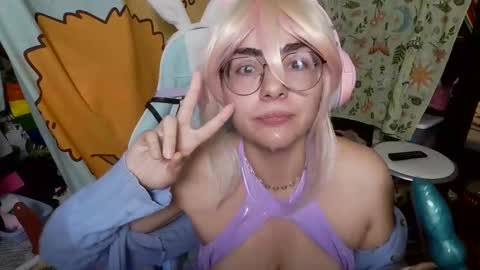 Snapshot of mochi_rainbow chatting on 02.01.25 The Mochi Rainbow Variety Show online show from 02.01.25