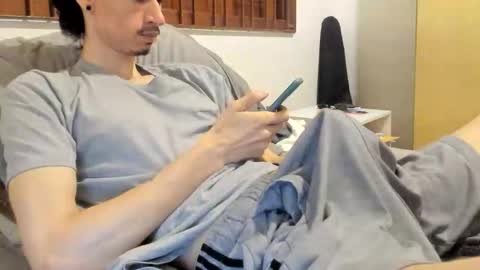 Snapshot of moderdelier chatting on 03.08.26 DigBreed online show from 03.08.26