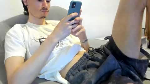 Snapshot of moderdelier chatting on 03.22.26 DigBreed online show from 03.22.26