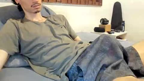 Snapshot of moderdelier chatting on 04.02.26 DigBreed online show from 04.02.26