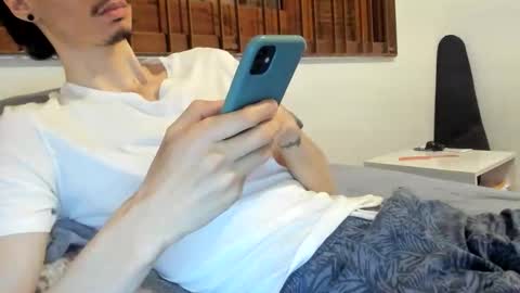 Snapshot of moderdelier chatting on 04.07.26 DigBreed online show from 04.07.26