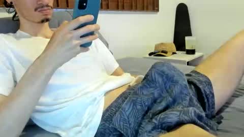 Snapshot of moderdelier chatting on 04.08.26 DigBreed online show from 04.08.26