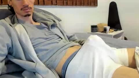 Snapshot of moderdelier chatting on 04.11.26 DigBreed online show from 04.11.26