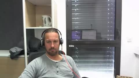 Snapshot of moi9876543210 chatting on 10.06.25 Julien online show from 10.06.25