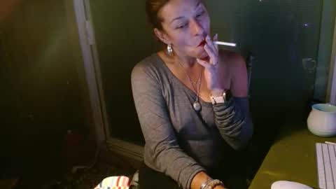 Snapshot of moistknickerchick69 chatting on 09.24.25 MoistKnickers69 online show from 09.24.25