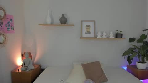 M o L l i E  online show from 03.04.25