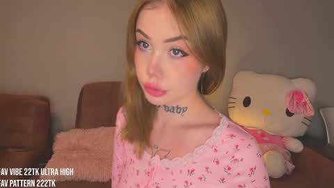 Snapshot of molly_dose chatting on 10.18.25 Molly dose online show from 10.18.25